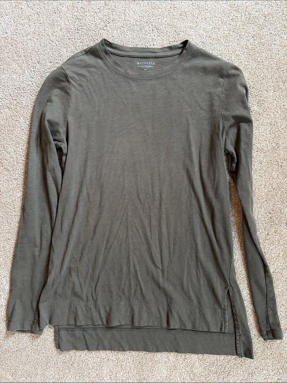 Athleta Men's Olive Green Long-Sleeve Crewneck Tee
